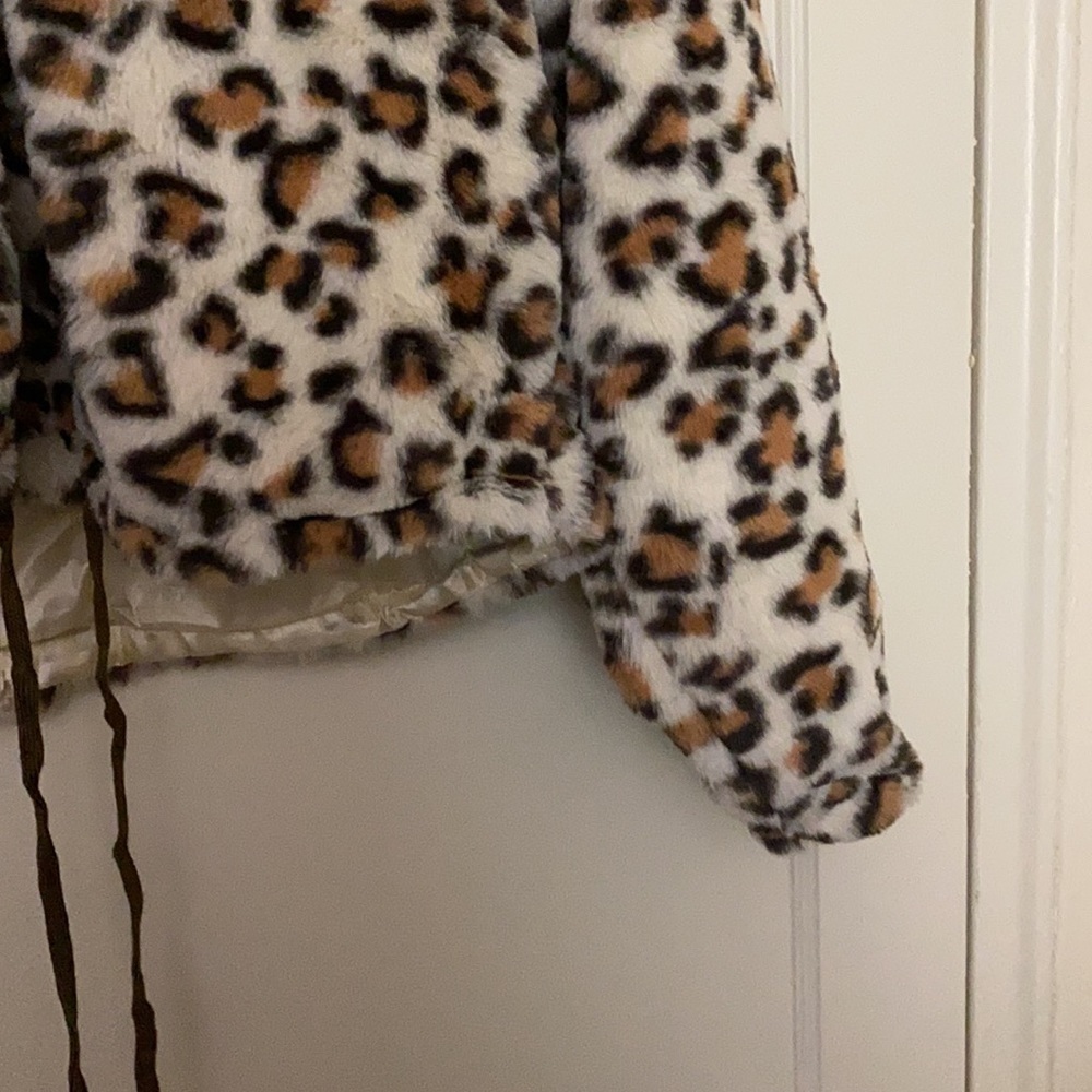 NWT Pink VS x know one cares leopard coat
sz: M - Picture 4 of 9